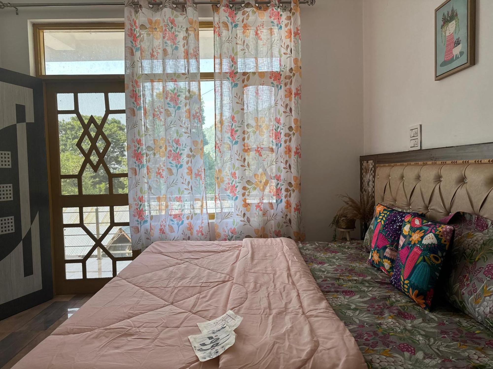 La Casa By Cosmic Kriya Hostel Bir  Luaran gambar